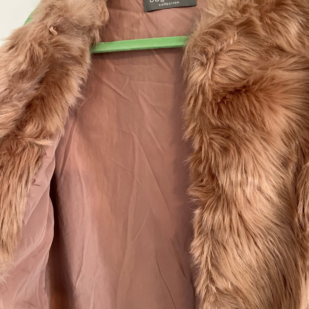 Blush pink size SMALL faux fur vest excellent condition!!! - Picture 11 of 11